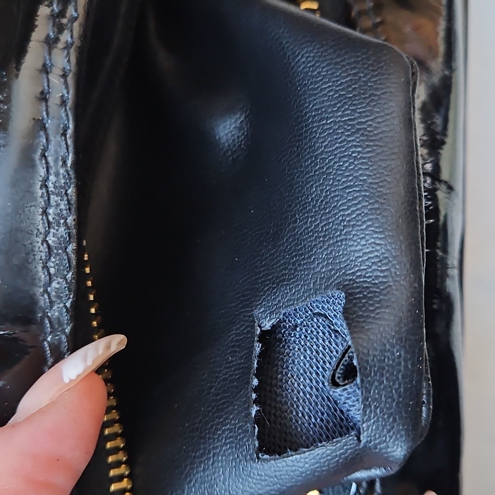 CHANEL Black Patent Leather Cosmetic Bag - Picture 13 of 15